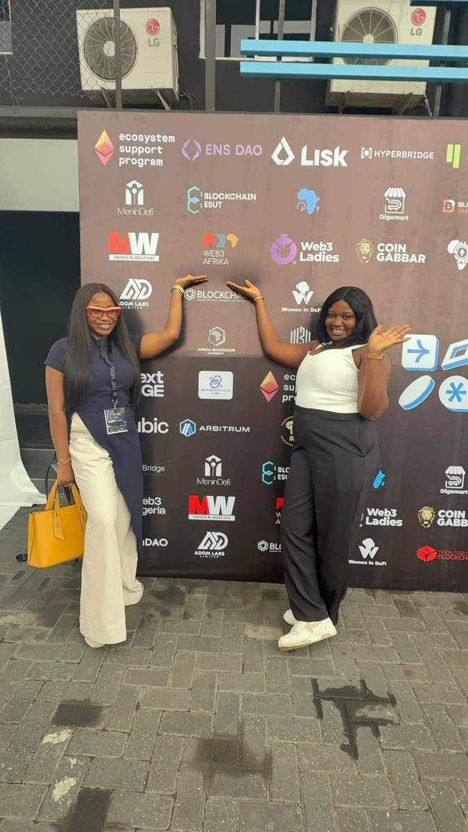 Eniolamercy10's tweet image. Euphoria from #web3lagosconference still dey my body 😅✨

Getting to snap with my @Web3Afrika fam was a highlight for me. 

Community has shaped so much of my Web3 journey and meeting some of my community members in person just reminded me that this is bigger than us…