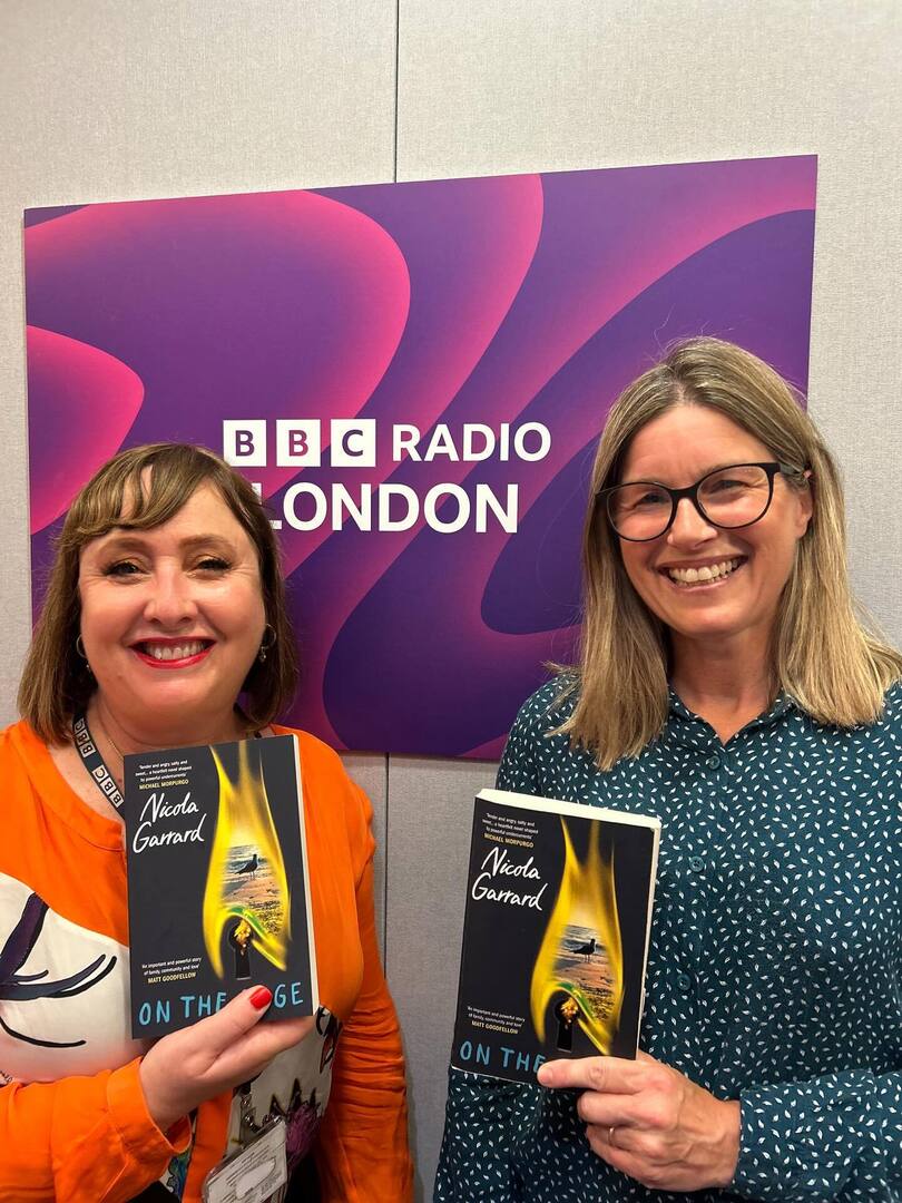 oldbarnbooks's tweet photo. Absolute delight to meet @annareporting at @bbclondon too. Can’t wait to hear what she makes of #OntheEdge @nicolagarrard7 #yacrossover #teenfiction #yalit https://t.co/AEffpSa9rP https://t.co/lUKBGsIQKt