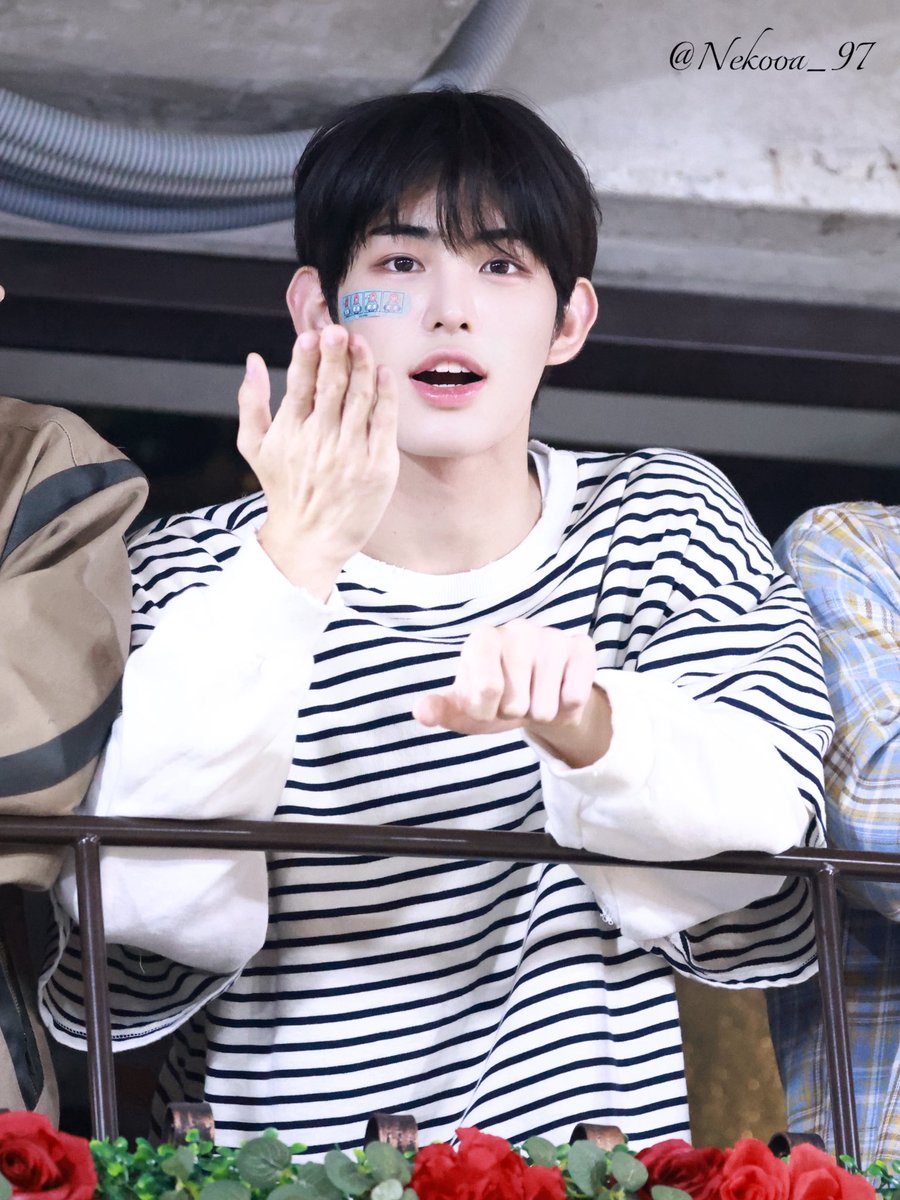 nekooa_97's tweet photo. 250902 💗
#민제 #Minje #킥플립 #KickFlip https://t.co/gKcRqiT1XP