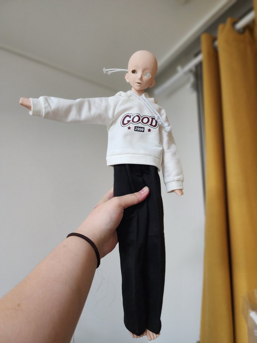 이것저것 옷을 사서 호환을 확인해가며 만들고 있어요~