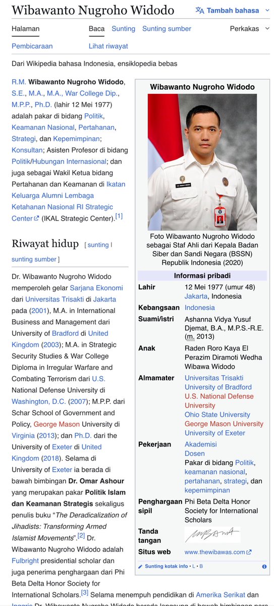 wepepe_draws's tweet image. Dlu staf ahli Kepala Siber dan Sandi Negara dithn 2020, Pendidikannya gacor bgt, tesis pertamanya dpt penghargaan di US, tesis PhD nya di UK diterbitin jd buku.
Prnah jd asdos di UPH, dan dosen di Univ Pertahanan Indonesia. Dan laen2, pokoknya buset ni bapak 😭