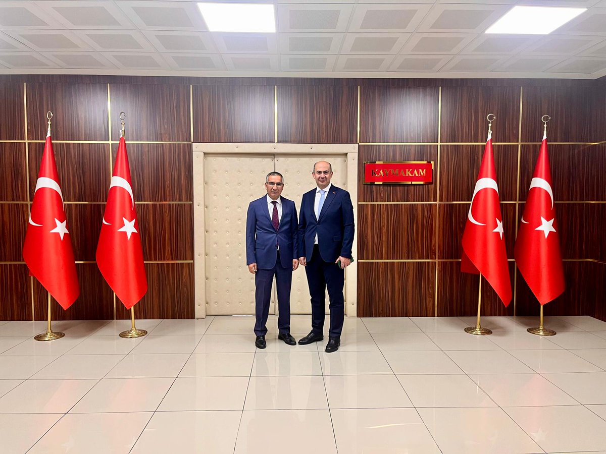 pursaklar_ank's tweet photo. Kaymakamımız Üzeyir Aziz Özeren'e ziyarette bulunan Nüfus ve Vatandaşlık İşleri Genel Müdürlüğü Genel Müdür Yardımcısı Sn.Mehmet Levent Kepçeli, kaymakamımız eşliğinde İlçe Nüfus Müdürlüğümüze de ziyaret gerçekleştirerek mesai arkadaşlarımızla bir araya geldiler. https://t.co/nR5eieamXC
