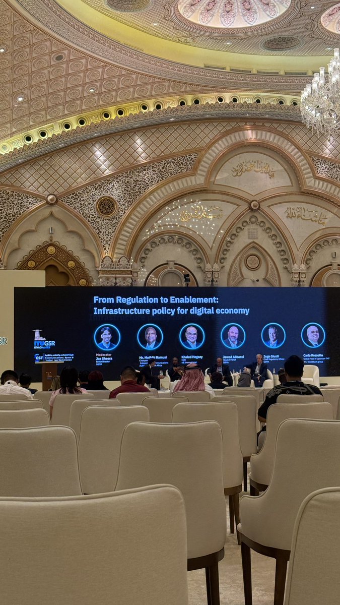 كان لي الشرف لحضور مؤتمر #ITUGSR المقام في الرياض, تنظيم جميل وضيافه اجمل. كان فيه محاور بمواضيعها الكثيرة مثل الكم والاتصالات وغيرها. شكرا هيئة الاتصالات والفضاء والتقنية <a href="/CST_KSA/">هيئة الاتصالات والفضاء والتقنية</a>.