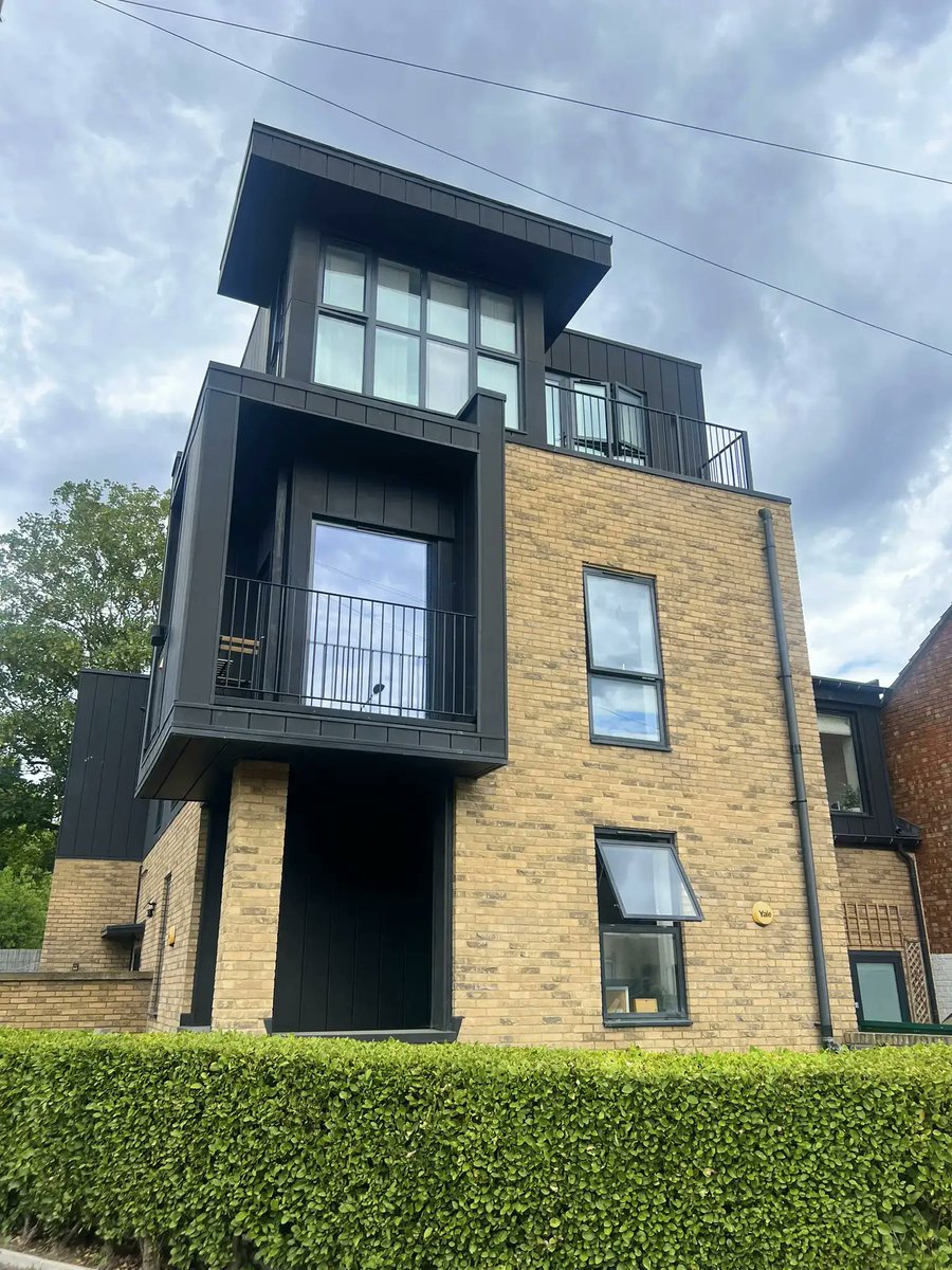 peterdanneng's tweet image. Would you live near a cemetery? We would, in this smart #newbuild #property in East London.
We undertook the design of superstructure & basement works for this project comprising 5 high-end flats over 2 storeys.
#londonhomes #EastEnders #StructuralDesign