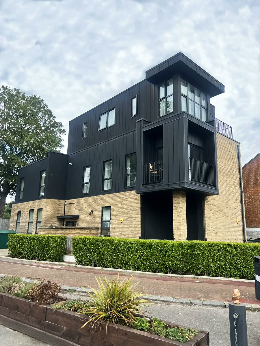 peterdanneng's tweet image. Would you live near a cemetery? We would, in this smart #newbuild #property in East London.
We undertook the design of superstructure & basement works for this project comprising 5 high-end flats over 2 storeys.
#londonhomes #EastEnders #StructuralDesign
