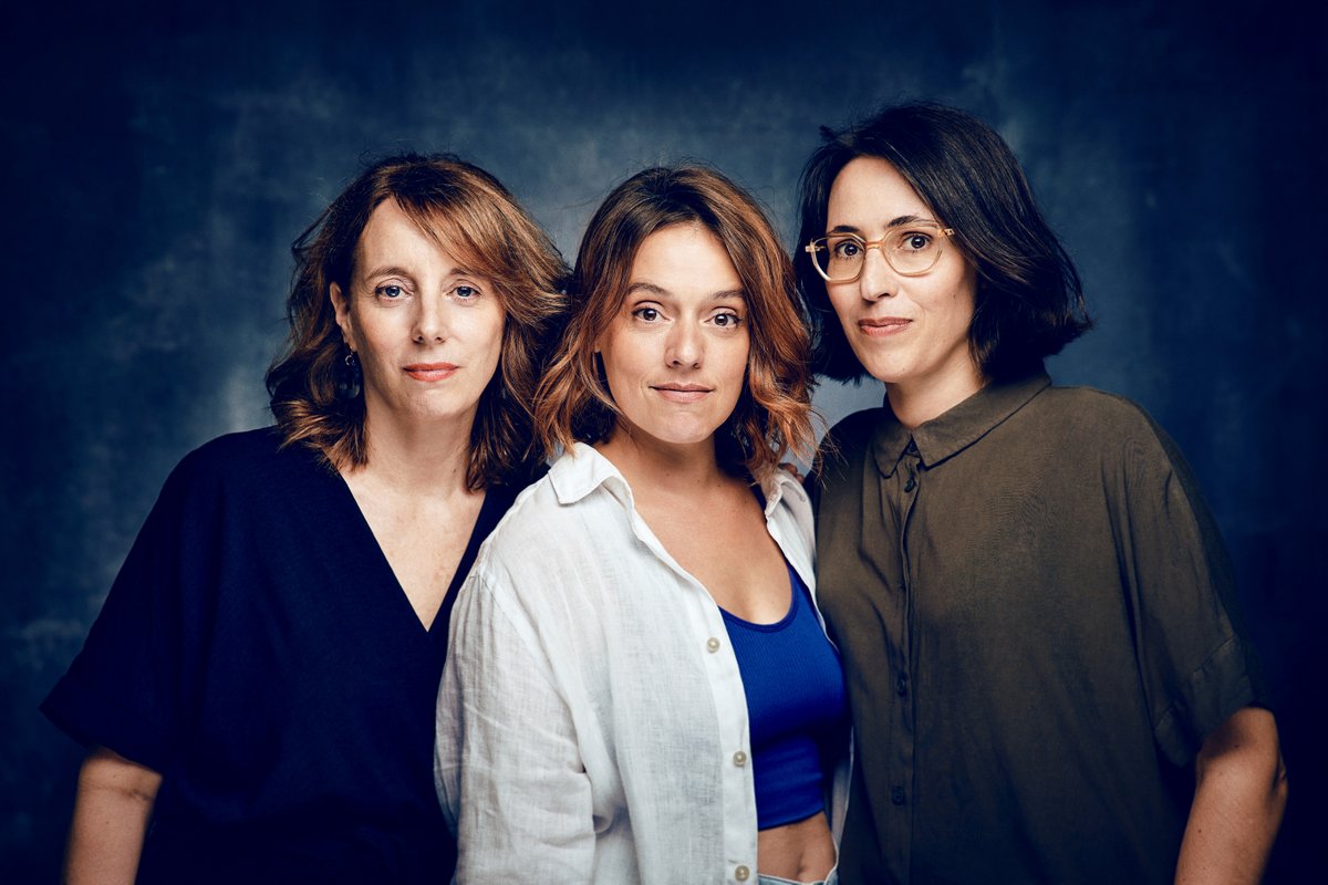 Avui hem presentat la temporada del Teatre Texas. Entre les novetats més destacades, tindrem PERMAGEL, l'adaptació teatral de la novel·la d'Eva Baltasar, dirigida per Victoria Szpunberg i protagonitzada per Maria Rodríguez Soto.

🔜 A partir del 8 d'abril! espaitexas.cat/espectacle/per…