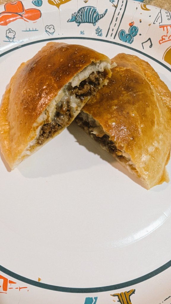 Beef taco empanadas I made last night 😋
Only thing that was missing was some guac to dip em in.