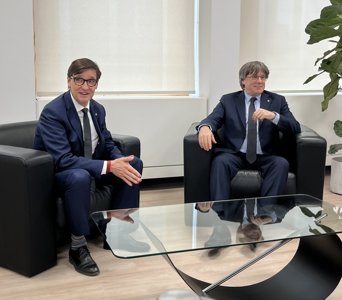 AlmeidaPP_'s tweet image. El problema de Cataluña no es Madrid.
 
El problema de Cataluña está en esta foto.