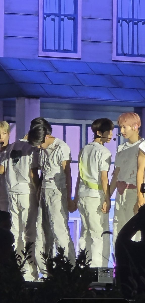 컬러 시작할때 료지사마 손 잡고 시작하는거 넘 조하...///