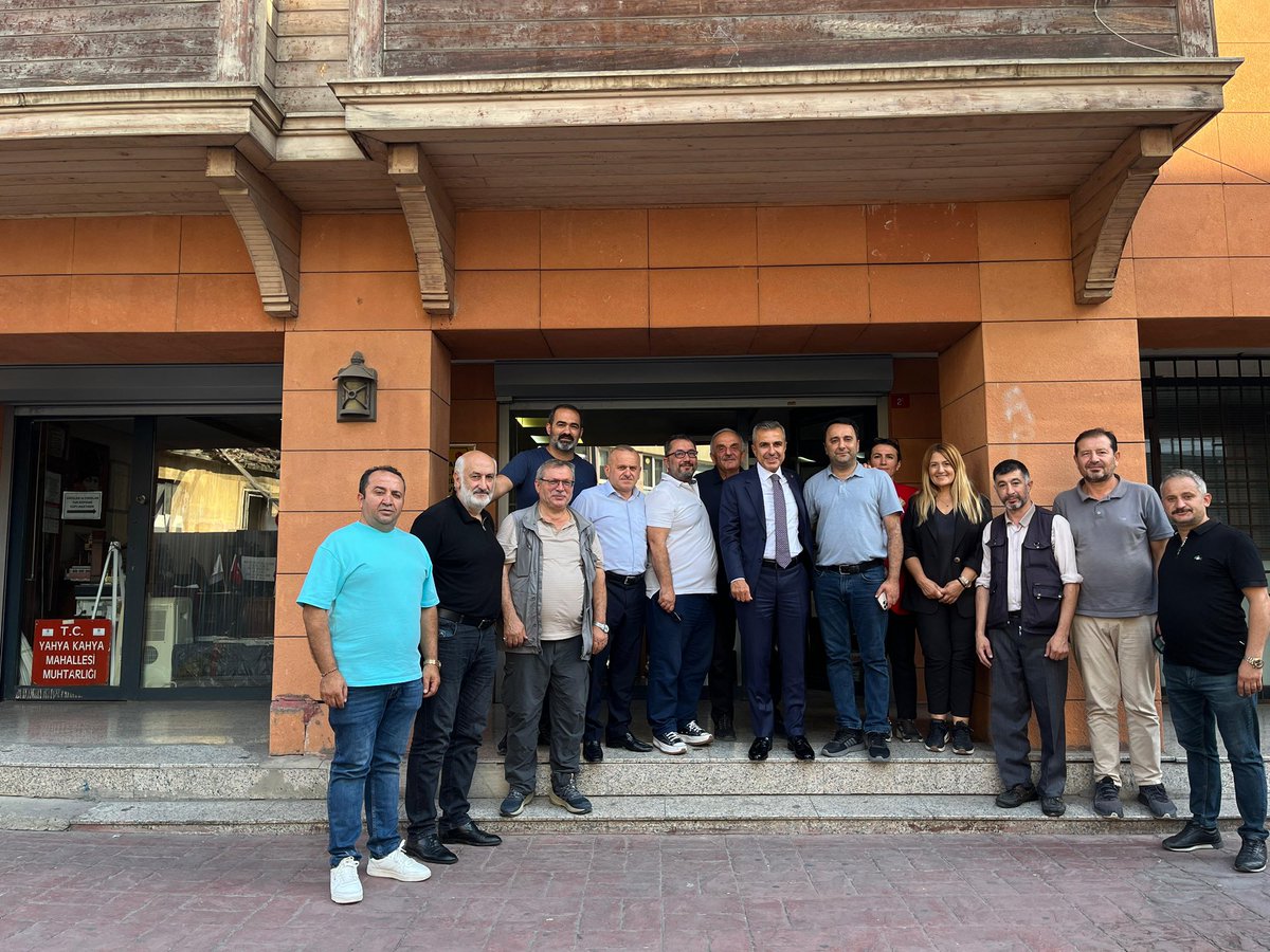 Yahya Kahya Mahallesi Muhtarımız Ömer Avcu’yu,Muhtarlar Derneği Başkanımız ve kıymetli muhtarlarımla birlikte ziyaret ettim.Kıymetli muhtarımdan mahallesi ve sorunları hakkında bilgi aldım.Muhtarıma nezaketi ve özverili çalışmalarından dolayı teşekkür ediyorum.
<a href="/gul_davut/">Davut GÜL</a>