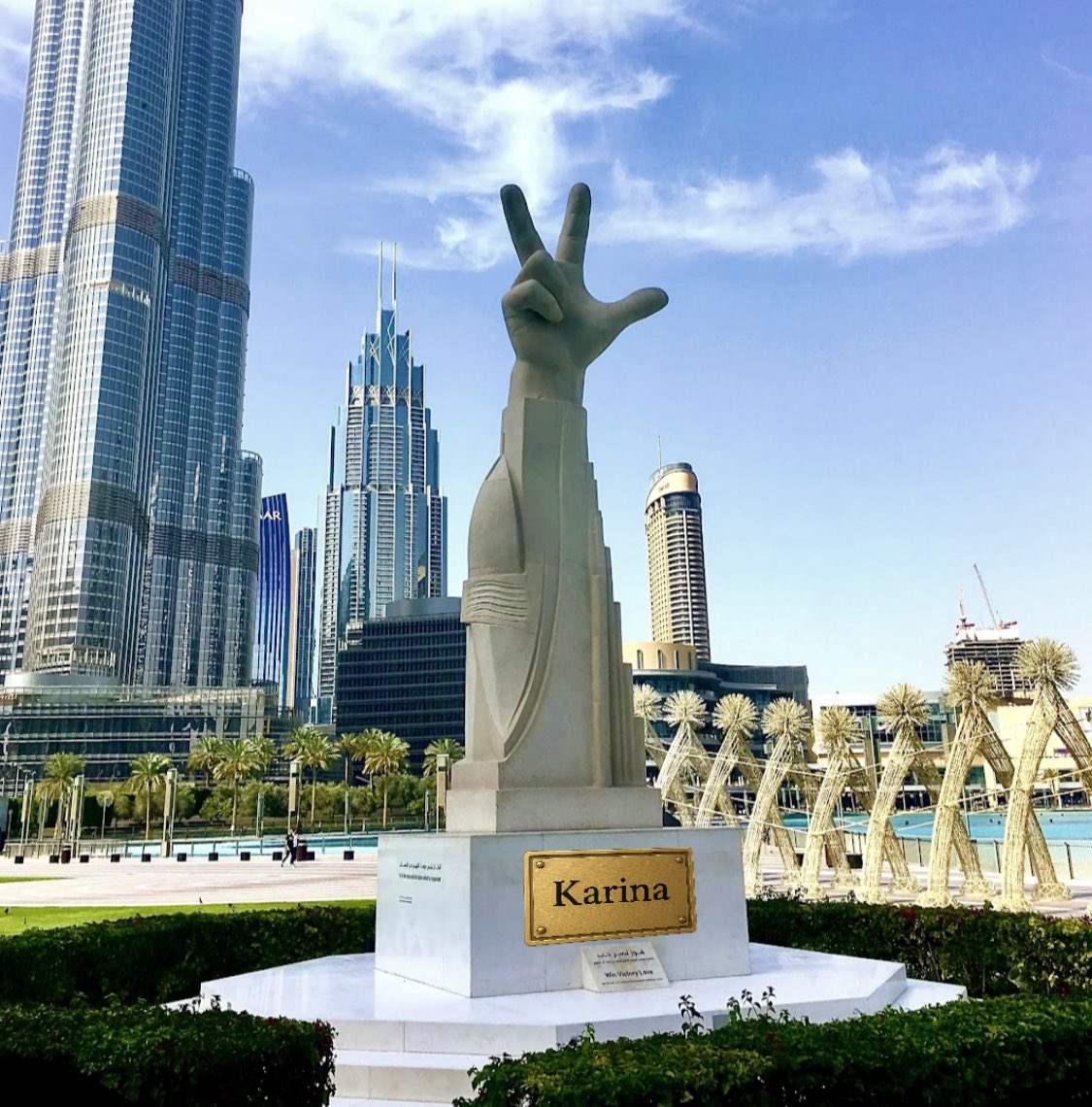 <a href="/JMilei/">Javier Milei</a> Monumento a Karina Milei la chorra del 3%