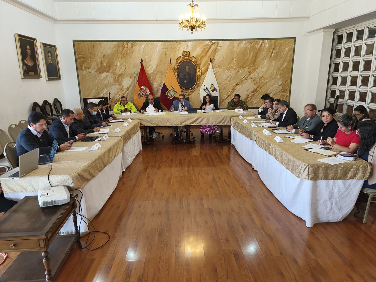 🫱🏼‍🫲🏽 ¡Trabajamos juntos por el bienestar de nuestra provincia!

El Consejo de Seguridad Provincial es un espacio de diálogo y coordinación para tratar los temas inherentes a la seguridad del #Azuay. Seguimos sumando esfuerzos por una provincia segura y en paz.

#ElNuevoEcuador 🇪🇨