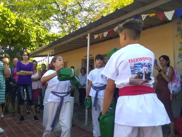 LimaPrimaria's tweet photo. Así transcurrió el encuentro de inicio de curso en nuestra institución educativa de #Cacocum Ya estamos #DeRegresoAClases https://t.co/LQE47QocAY