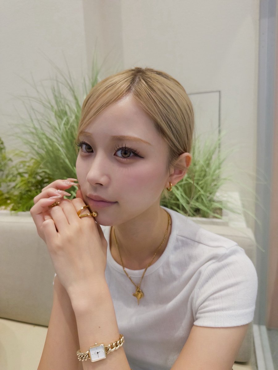 erina tweet media