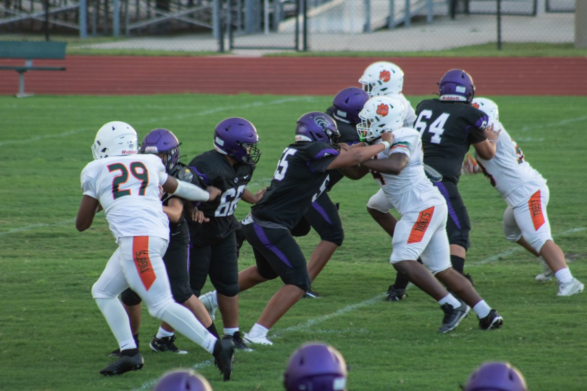 KennySR_TC58dad's tweet photo. #TCHSFB putting in that work! https://t.co/eJDijDziFx