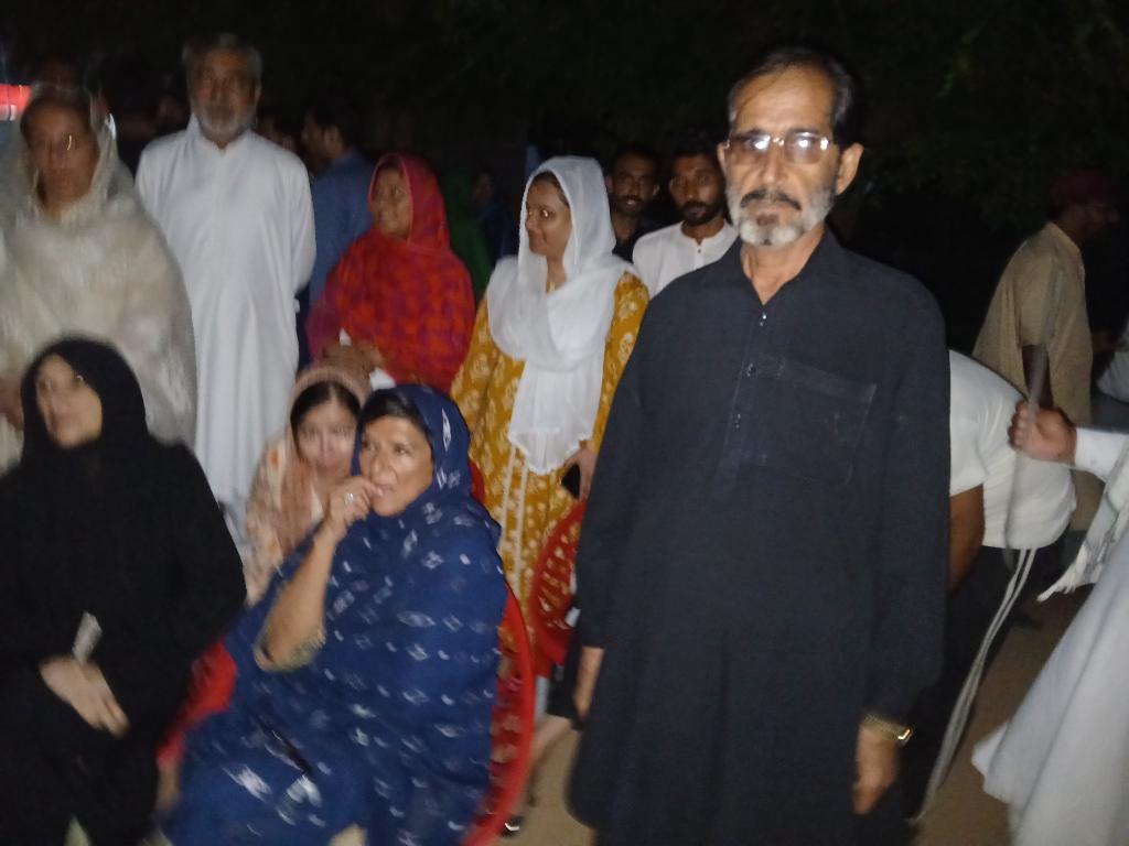 ایک عربی کہاوت ہے کہ ”اگر یوسفؑ کی کوئی بہن ہوتی تو کبھی اُنہیں کنویں میں چھوڑ کر واپس نہ آتی۔“
قوم کی بجائے عمران خان کی بہنیں تن تنہا اپنے بھائی کے لئے لڑ رہی ہیں 💔
