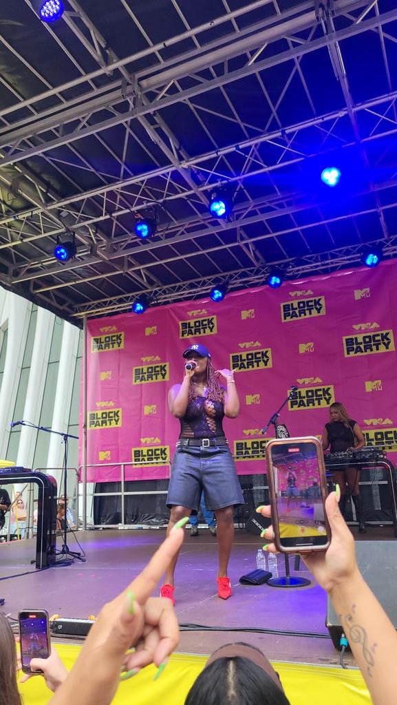 beyondbinary91's tweet photo. Anyway, pictures from the #VMABlockParty from September 9th, 2023. Amaarae was lit. #VMAs #VMA https://t.co/ZmrtuewpJR