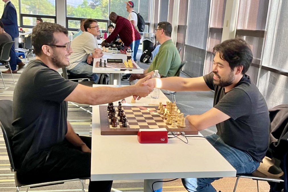 Fake moral outrage!

Earlier today, I posted about Hikaru Nakamura 7-0 results in the Louisiana State Chess Championship. It is very rare for a world class player to play in small open tournaments, on his own dime. 

Hikaru did not do this in secrets. He openly tweeted and