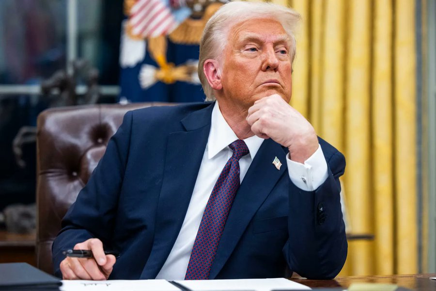 politvidchannel's tweet image. BREAKING EXCLUSIVE: Trump Could be forced to resign from presidency on September 3rd by Epstein victim press conference  

Epstein victim claims tapes exist of Donald Trump having sex with multiple girls, recorded by Jeffrey Epstein.