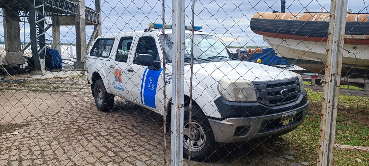 LT8 am830 (@lt8am830) on Twitter photo #TodosEnLaOcho
Apareció el cuerpo sin vida de un hombre flotando en el Paraná, a la altura de calle Balcarce, km 419 del canal de navegación. Una mujer llamó al 911 alertando sobre el hecho.
🎙️<a href="/maxiklan/">Maxi Klanjscek</a>
youtube.com/@laochoam830 #TodosEnLaOcho
Apareció el cuerpo sin vida de un hombre flotando en el Paraná, a la altura de calle Balcarce, km 419 del canal de navegación. Una mujer llamó al 911 alertando sobre el hecho.
🎙️<a href="/maxiklan/">Maxi Klanjscek</a>
youtube.com/@laochoam830