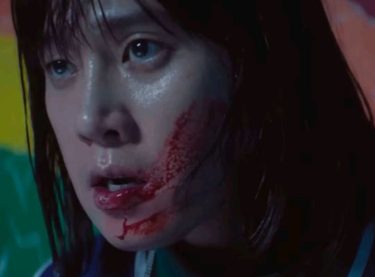 I wish I could lick the blood on her face🫦