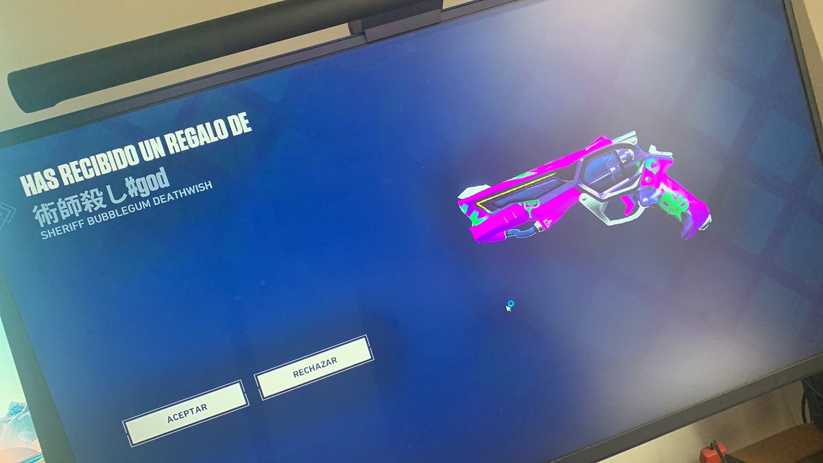 iamDonka's tweet image. Nahhhhhhhh tío , muchas gracias ☺️ .
Me hago un año más viejo , y me regala una sheriff este tío ❤️ .  Se os quiere