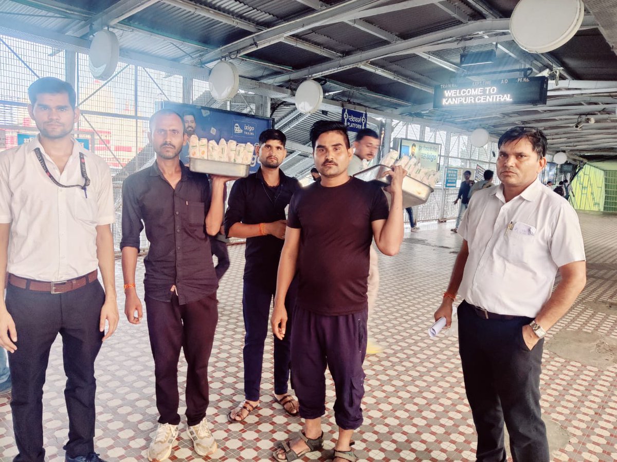 कानपुर सेंट्रल पर उप मुख्य यातायात प्रबंधक कानपुर के नेतृत्व में दिनांक 2 सितम्बर से  चला सघन अभियान । इस दौरान खान पान स्टॉल्स पर ओवरचार्जिंग और ग्राहक संतुष्टि हेतु जॉच अभियान चलाया गया । इस दौरान अनियमित वेंडरों पर कार्यवाही भी की गई। <a href="/drmncrald/">DRM PRAYAGRAJ, NCR</a>