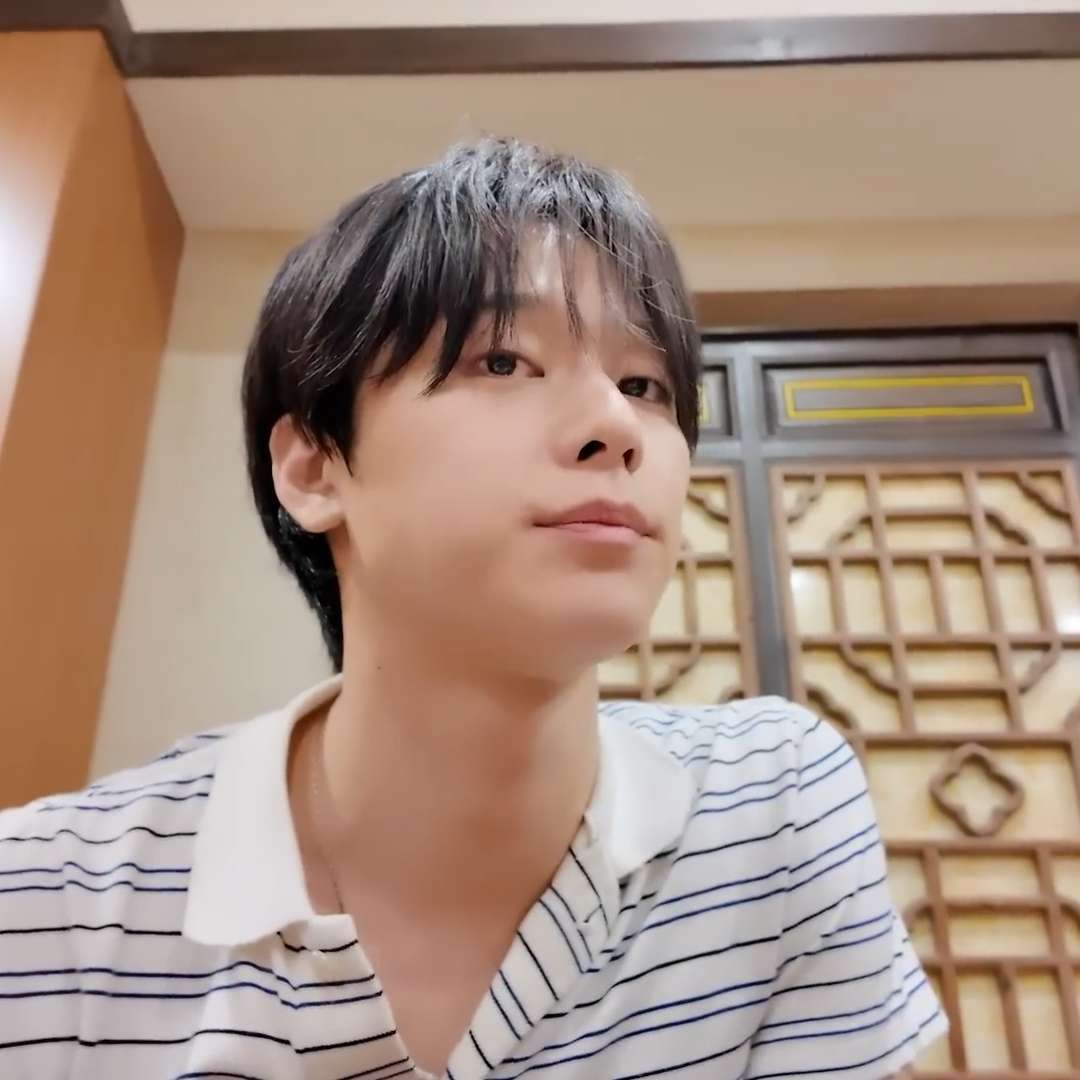 조심해 잘 빚은 두부 완자는 곧 토마토탕에 빠질지도 몰라