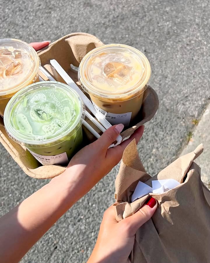 Essentials after the long weekend. 🥯☕

#ProTip: If it’s the first day of class and you’re in a hurry, order online to grab on the run!

📸 minjueats &amp; jess_abate on IG