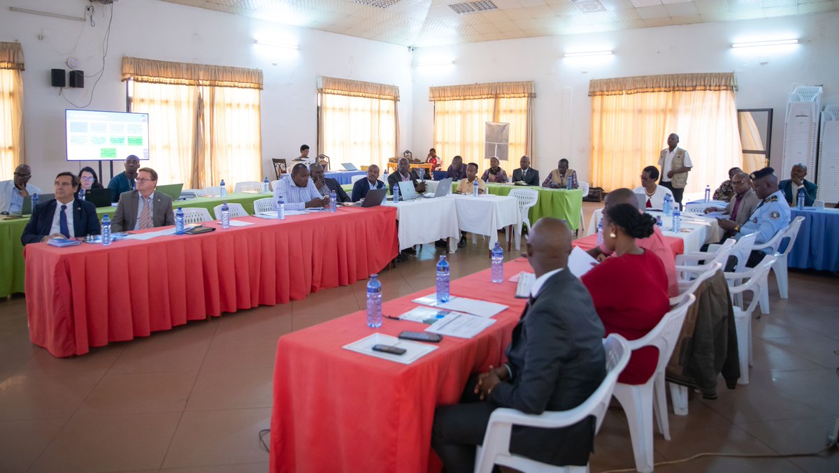 PNUDBurundi's tweet image. 5 jours de réflexion nationale, pour renforcer l’intégrat° de la Réduction des Risques de #Catastrophes #RRC &amp;amp; l'#Adaptation au Changement #Climatique #ACC pour une planificat° nationale plus résiliente. Meilleure cohérence RRC &amp;amp; ACC pour un développement qui anticipe les risques