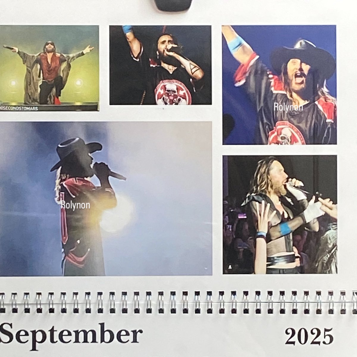 Rolynon247's tweet image. My work calander with pics from Seasons World Tour Phoenix September 1, 2024. A couple of pics are my own that I took. 🤘🖤
#jaredleto #liveloveleto #marsarmy #newmonth #september #jaredletoismytherapist @jaredleto