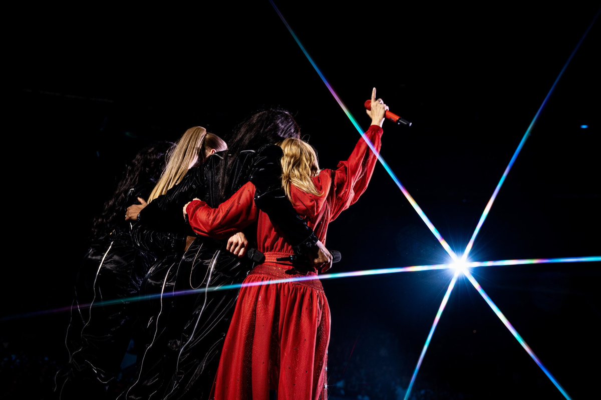 kylieminogue's tweet image. It’s been a whole week since we were last spinning around together 🥺 I miss you Lovers!!! 😘