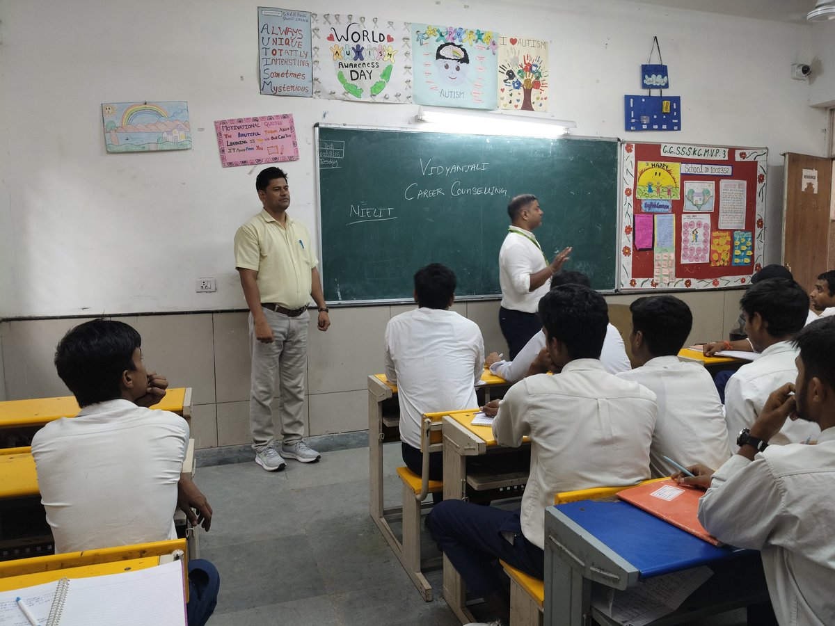 kumar_sure26313's tweet photo. @gbsss_395212
A vidyanjali activity held on 02/09/2025. This session about caree guidance and counseling for students  under Vidyanjali Scheme for Students @vidyanjali_edu @VidyanjaliDelhi @SCERT2021 @Dir_Education @PMOIndia @gupta_rekha @drmanishadiet @DIETKKD https://t.co/J1hqAiPifH