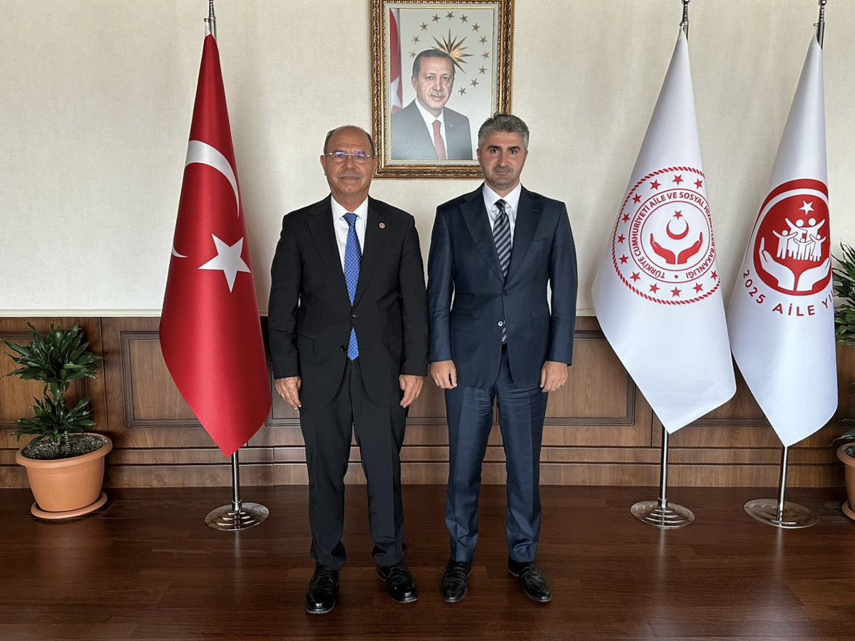 Mücahit Durmuşoğlu 🇹🇷 (@mdurmusoglu) on Twitter photo Aile ve Sosyal Hizmetler Bakan Yardımcımız, değerli kardeşimiz Sayın <a href="/ztarikdaroglu/">Zafer TARIKDAROĞLU</a>’nu ziyaret ettik.
Toplumumuzun her kesimine dokunan hizmetlerin güçlendirilmesi adına ortaya koyduğu vizyon, paylaştığı değerlendirmeler ve misafirperverliği için kendisine teşekkür ediyor; Aile ve Sosyal Hizmetler Bakan Yardımcımız, değerli kardeşimiz Sayın <a href="/ztarikdaroglu/">Zafer TARIKDAROĞLU</a>’nu ziyaret ettik.
Toplumumuzun her kesimine dokunan hizmetlerin güçlendirilmesi adına ortaya koyduğu vizyon, paylaştığı değerlendirmeler ve misafirperverliği için kendisine teşekkür ediyor;