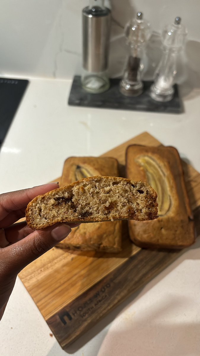 He buys me flowers, I bake for him 🫰🏽