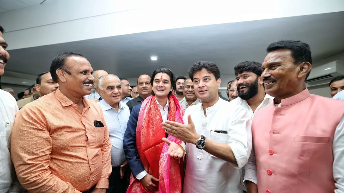 IAMVINAYSS's tweet photo. मध्य प्रदेश क्रिकेट एसोसिएशन के निर्विरोध अध्यक्ष बनने पर युवराज महाआर्यमन सिंधिया जी को हार्दिक बधाई एवं शुभकामनाएँ।
@AScindia @JM_Scindia https://t.co/01rosqO8ph
