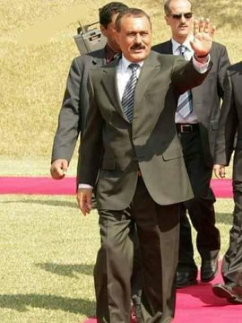 رحمة الله عليك اشتشهادك رحمة لك حتا لا تشاهد مايحدث للعرب من تفكك وطلب ود الصهاينة وامريكا