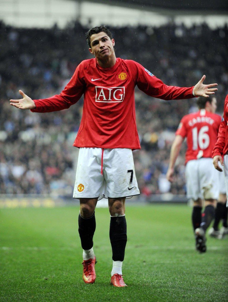 ما هي القيمة السوقية لهذة النسخه من كريستيانو في كرة القدم الحالية ؟