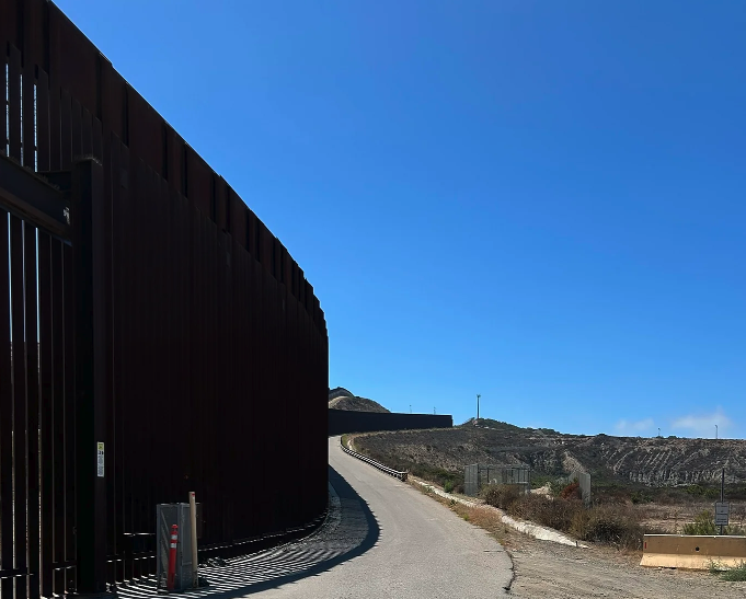 Latest on substack, from last month's border visit: "What’s no longer here doesn’t mean anything is over, or fixed. It means the border tension has simply moved to become part of the interior...DHS has only moved the battle lines around.” open.substack.com/pub/mindybelz/…
