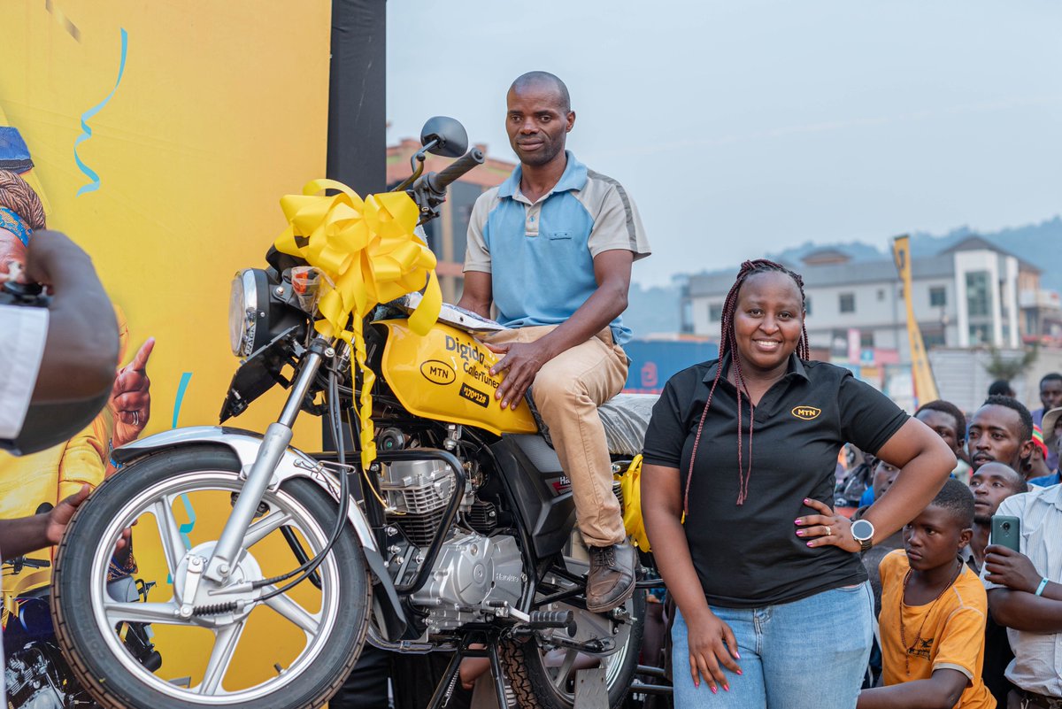 mtnug's tweet photo. From the heart of Kabale, Byarugaba Alex, a humble church porter, rides away as our 18th and GRAND finale boda boda winner in the #DigidaAndWin promo.
He put “Gwe amanyi” by @Mudradviral as his caller tune.
What a climax to an unforgettable journey, 18 bikes, 30M MoMo & thousands of CallerTunez later. #MTNCallerTunez