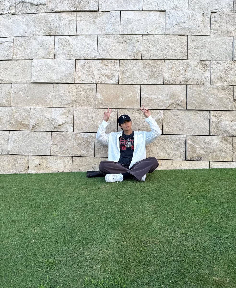 BTStranslation_'s tweet image. BTS INSTAGRAM UPDATE RM/NAMJOON 250903 PT.2

NJ: love comes back