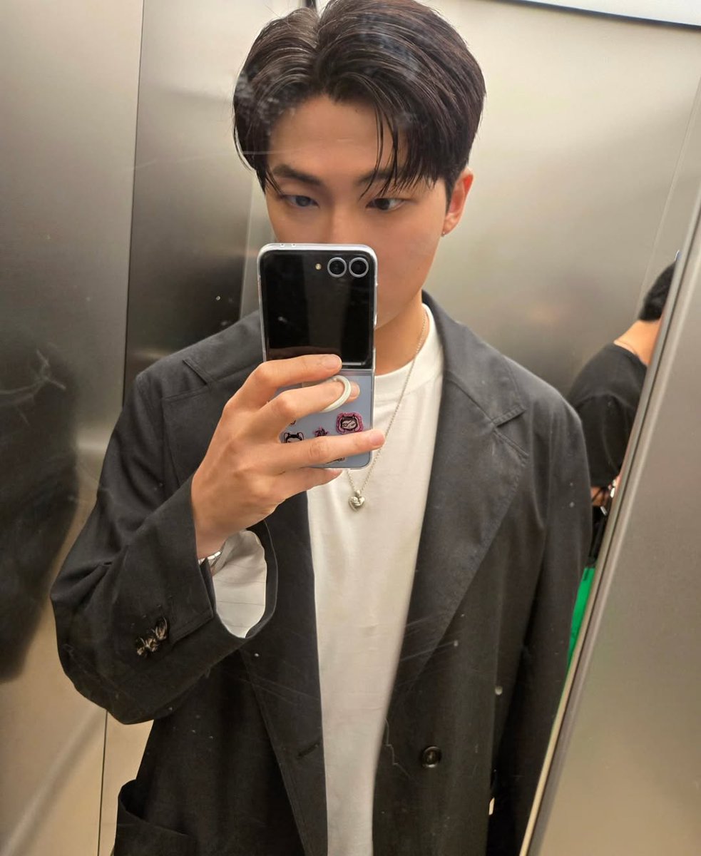 BTStranslation_'s tweet image. BTS INSTAGRAM UPDATE RM/NAMJOON 250903 PT.4

NJ: love comes back

[in the pic]

Arm/lat pulldown
Pull up
One arm
Seated
Biceps