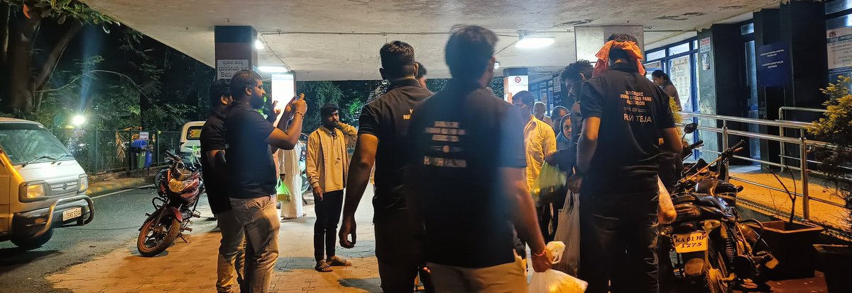 Sreenivas Kalyan (@sreenivas0428) on Twitter photo Team <a href="/BangalorePKfans/">Bangalore PK Fans ®</a> concluded day with a final act of kindness distributing fruits ,bread & biscuits to 150+ patients at govt hospital as a token of standby support ✨
A very spl day, made meaningful on #PawanKalyan bday ❤️
#JanaSenaParty
#HBDPawankalyan
#TheyCallHimOG #OG Team <a href="/BangalorePKfans/">Bangalore PK Fans ®</a> concluded day with a final act of kindness distributing fruits ,bread & biscuits to 150+ patients at govt hospital as a token of standby support ✨
A very spl day, made meaningful on #PawanKalyan bday ❤️
#JanaSenaParty
#HBDPawankalyan
#TheyCallHimOG #OG
