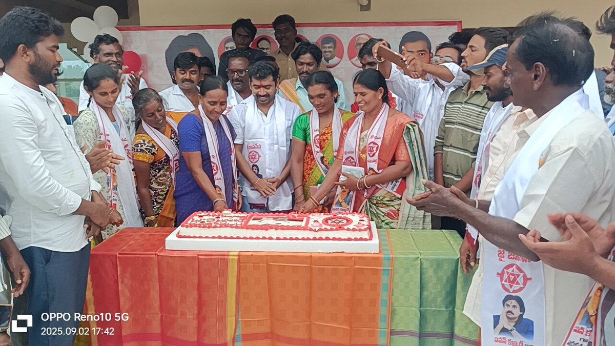 KasiraoJSP's tweet image. *జలదంకి మండలం ఉదయగిరి నియోజకవర్గం లో ఘనంగా గౌ! ఉప ముఖ్యమంత్రి మరియు జనసేన పార్టీ అధ్యక్షులు శ్రీ పవన్ కళ్యాణ్ గారి పుట్టినరోజు వేడుకలు మరియు జలదంకి జనసేన మండల కార్యాలయం ప్రారంభోత్సవం*

*అతిథిగా విచ్చేసిన ఉదయగిరి జనసేన నాయకులు బోగినేని కాశీరావు*

జనసేన అధ్యక్షులు శ్రీ పవన్ కళ్యాణ్…