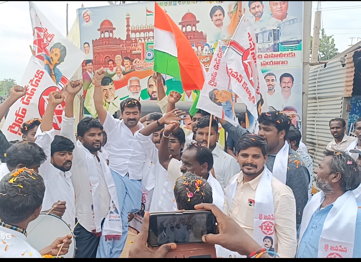 KasiraoJSP's tweet image. *జలదంకి మండలం ఉదయగిరి నియోజకవర్గం లో ఘనంగా గౌ! ఉప ముఖ్యమంత్రి మరియు జనసేన పార్టీ అధ్యక్షులు శ్రీ పవన్ కళ్యాణ్ గారి పుట్టినరోజు వేడుకలు మరియు జలదంకి జనసేన మండల కార్యాలయం ప్రారంభోత్సవం*

*అతిథిగా విచ్చేసిన ఉదయగిరి జనసేన నాయకులు బోగినేని కాశీరావు*

జనసేన అధ్యక్షులు శ్రీ పవన్ కళ్యాణ్…