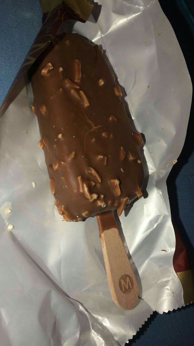BeyondTheShips's tweet photo. So got tempted into eating magnum by our Sharkey @EstRvp. Enjoyed it!!
#MagnumThailand #MagnumMini #WilliamEst #est_rvp https://t.co/O9KbmdpHSj