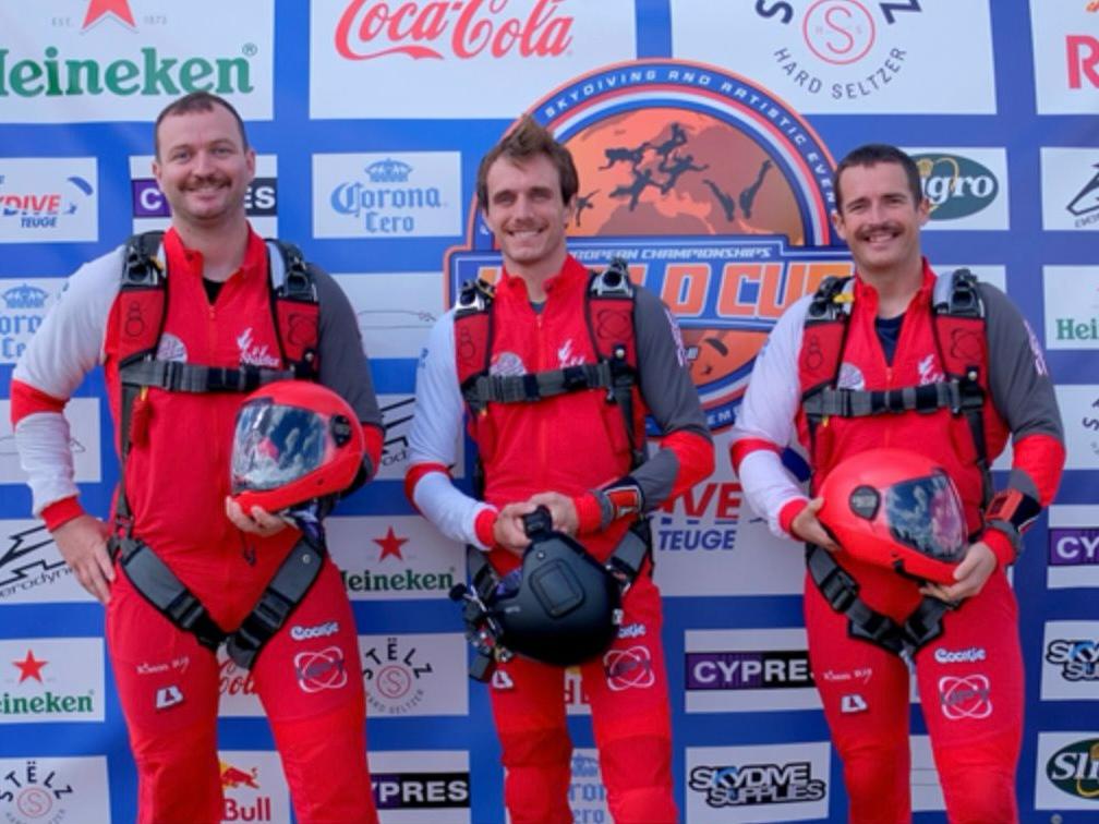 [#Parachutisme]
Un palmarès en or pour l’équipe de France de parachutisme ! 🇫🇷

Aux Championnats d’Europe et à la Coupe du Monde 2025, nos athlètes tricolores ont brillé sur tous les fronts :
🥇 VR4 Open et Féminin : un doublé historique, avec un retour au sommet après 14 ans