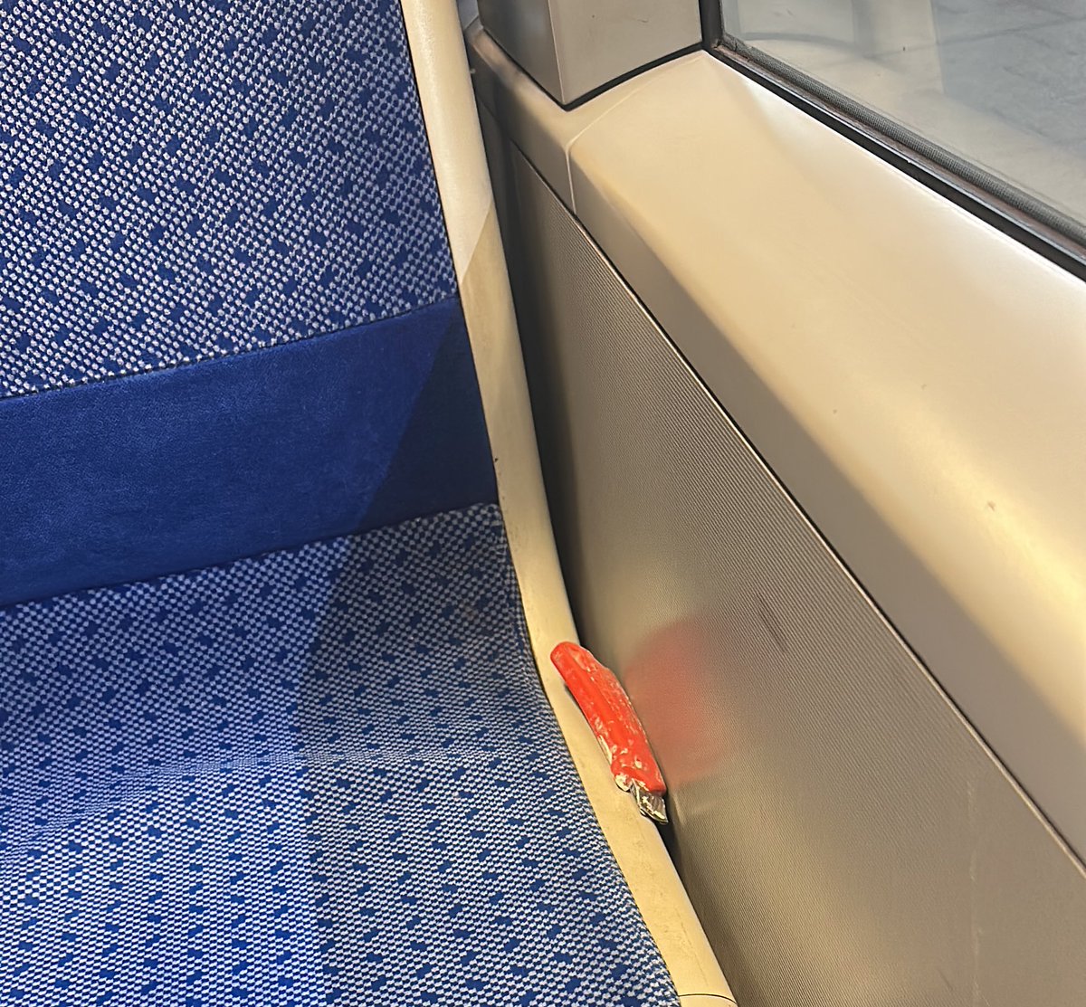 Stichwaffe in der U5 Richtung Neuparlach gesichtet