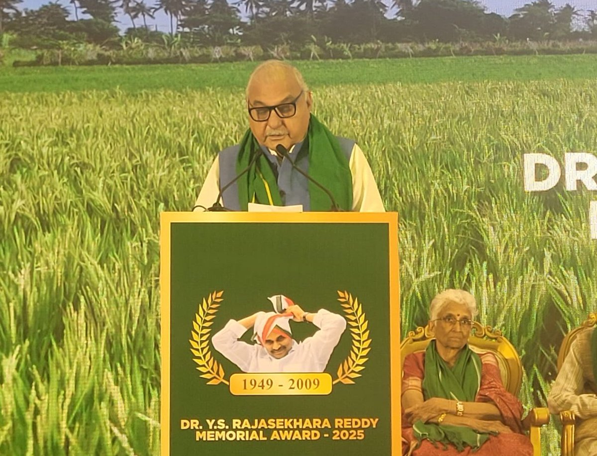 आज हैदराबाद में संयुक्त आंध्र प्रदेश के पूर्व मुख्यमंत्री स्व. डॉ. वाई. एस. राजशेखर रेड्डी जी की पुण्यतिथि के अवसर पर आयोजित वाईएसआर स्मृति पुरस्कार, 2025 कार्यक्रम में बतौर मुख्य अतिथि शामिल हुआ और उन्हें श्रद्धांजलि अर्पित की।

इस अवसर पर प्राकृतिक व जैविक खेती में उत्कृष्ट