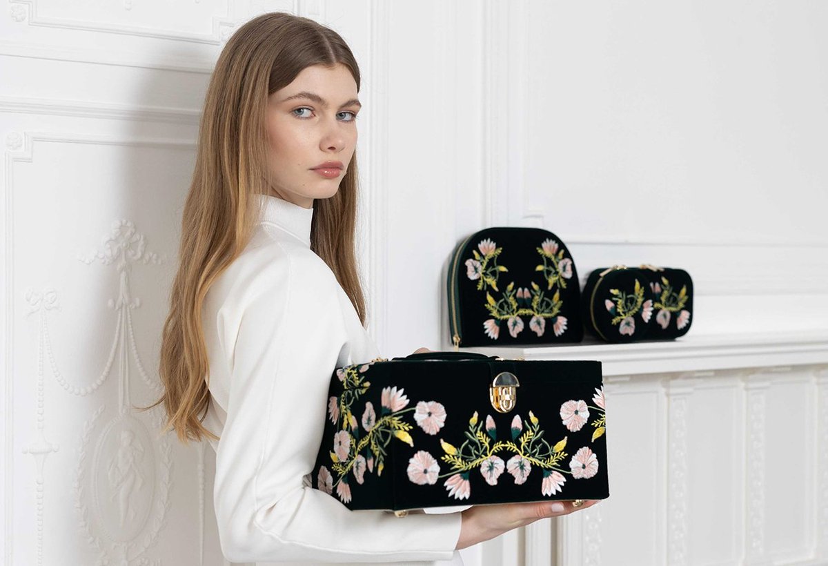 FINEMagazine's tweet image. Heritage meets modern luxury. ✨
The new WOLF x LIBERTY collection unites iconic Liberty prints with WOLF’s 190 years of craftsmanship.
Jewellery boxes, travel cases &amp;amp; watch rolls sustainable, handmade, timeless.

#WOLFxLIBERTY #LuxuryAccessories #finemagazine